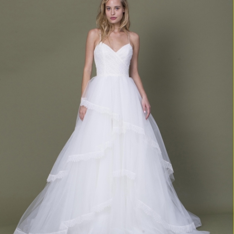 Christos فستان زفاف مزين بالكشكش من 