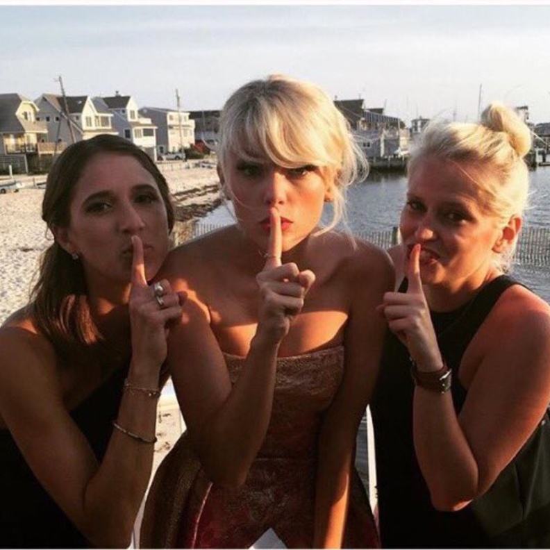 دعوه تاليور للزفاف