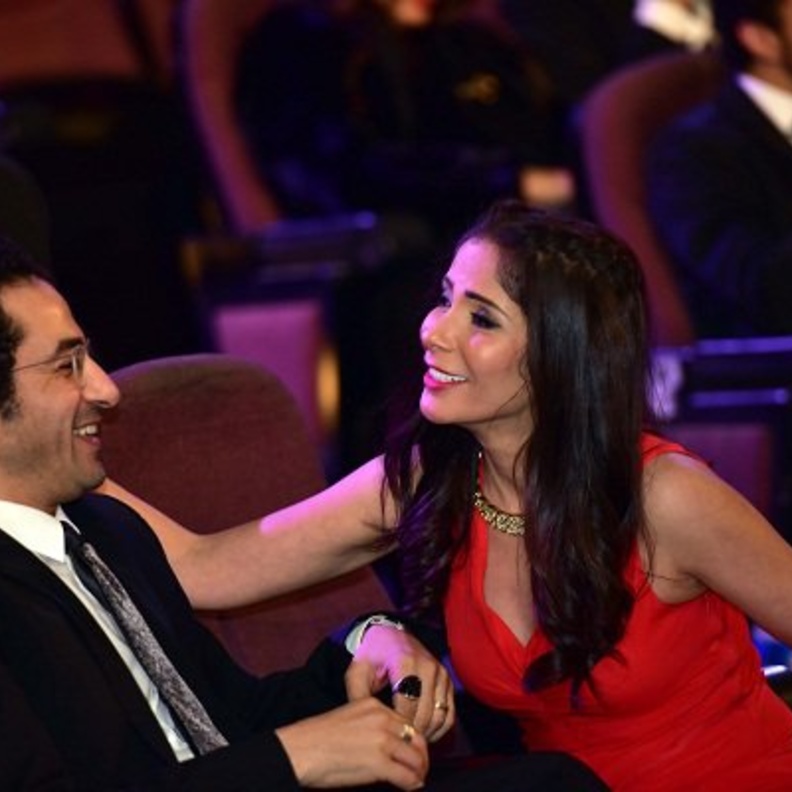 احمد حلمي يشارك منى زكي في خطواتها.. اعرفوا كيف يدعمها