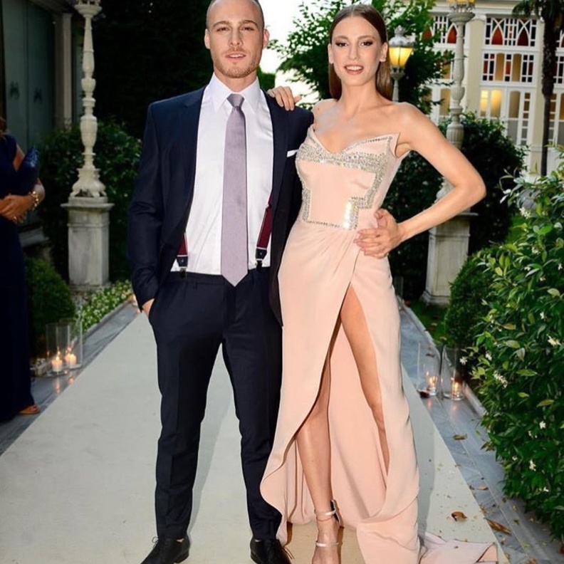 كرم بورسين وسييريناي ساريكايا