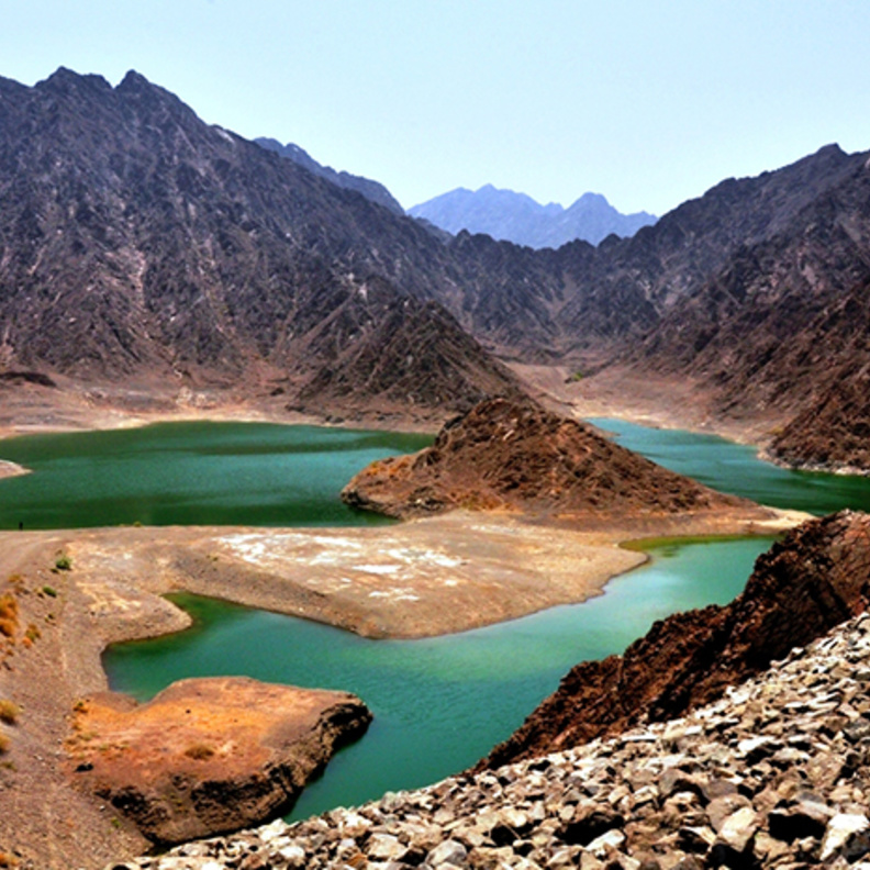 بحيرة حتا .. مكان ساحر يسوده الهدوء والطبيعة الجبلية الخلابة