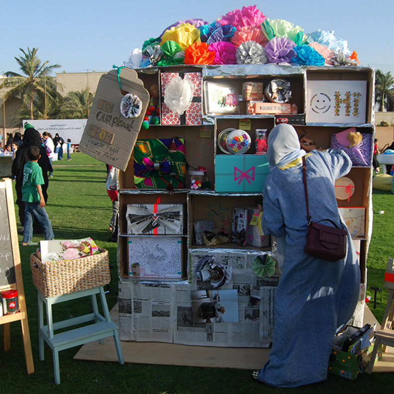 سعوديتان تغيران مفهوم الهدية