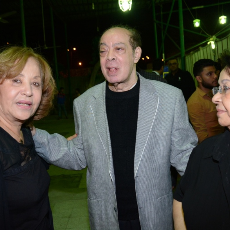 ابنة المنتصر بالله تعينه على السير