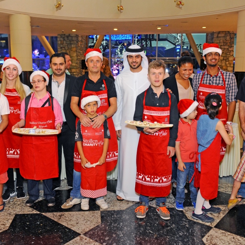 عائدات كعكة "شتولن" الخيرية ل "مركز دبي للرعاية الخاصة"