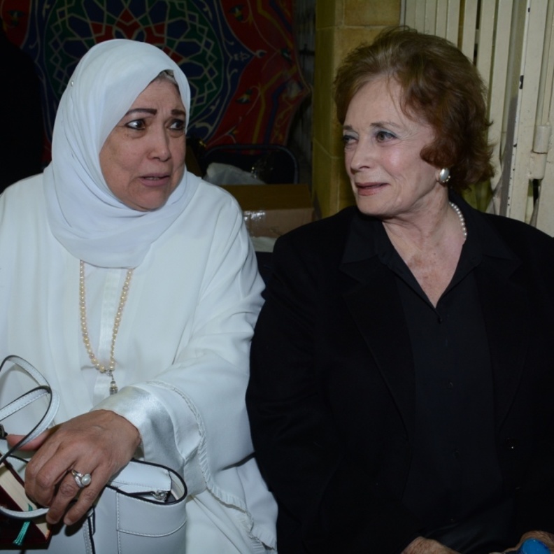 سهير رمزي حرصت على مصافحة السيدة جيهان السادات 