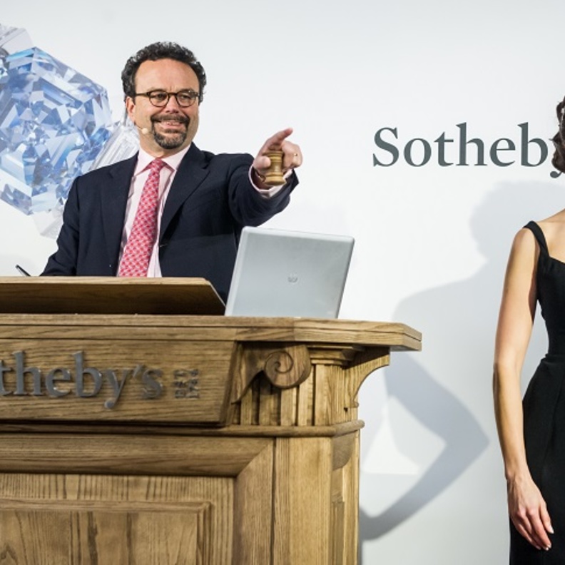 "ديفيد بينيت" David Bennett الرئيس العالمي لقسم المجوهرات في "سوذبيز" Sotheby’s