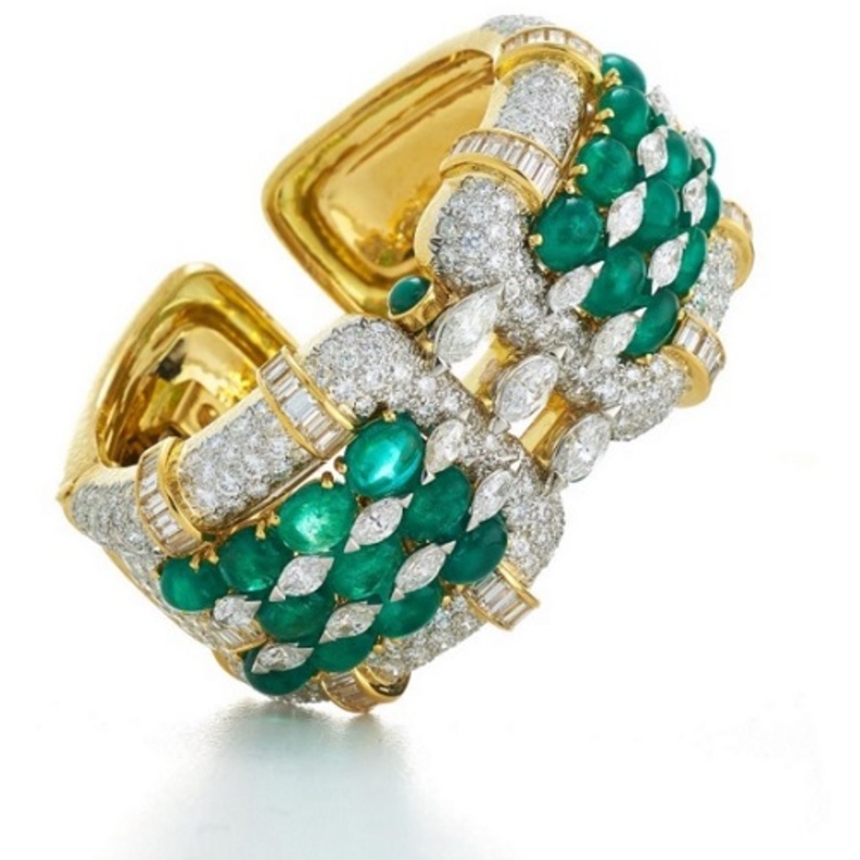 ساعة شوبارد مرصعة باللؤلؤ تم صنعها للسوق القطري