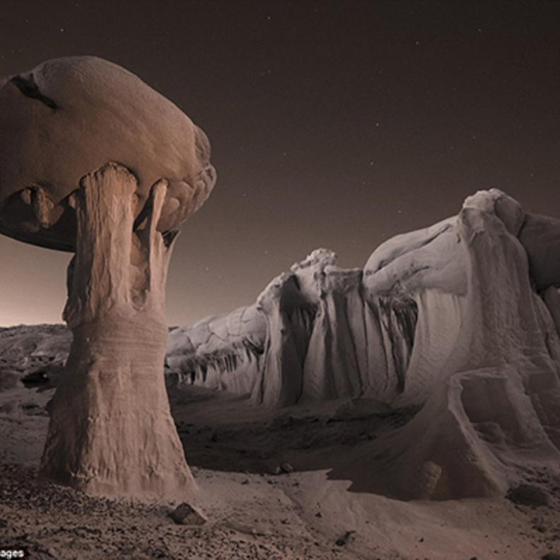 صورة بالأشعة تحت الحمراء لتشكيلات غريبة من الطين في نيو مكسيكو