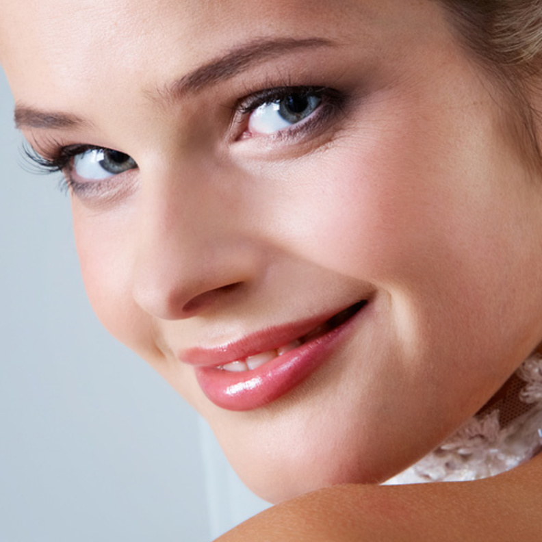 خطوات إزالة السواد تحت العين يوم الزفاف