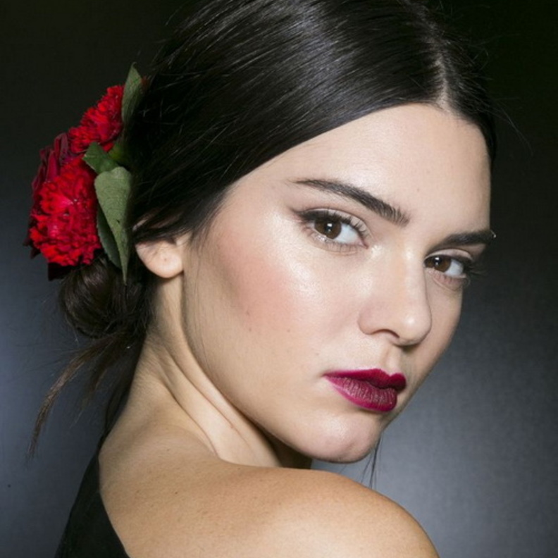 الأومبريه المخملي مع الأحمر