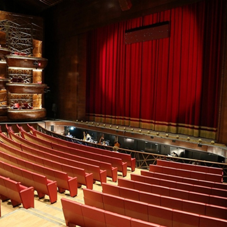 مركب أوبرا دبي الشراعي ينطلق اليوم بحفل المطرب الإسباني الشهير بلاسيدو دومينغو