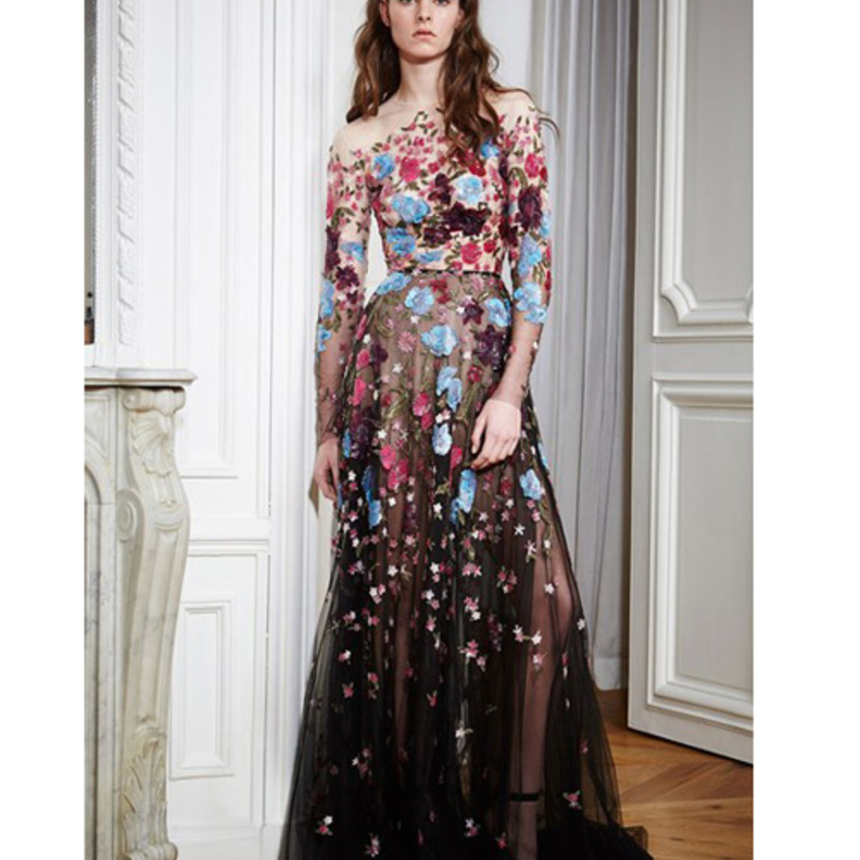 Carven الأكتاف المكشوفة لدى