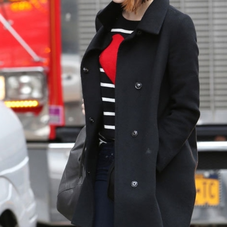 بالصور: إيما ستون غاضبة من الباباراتزي