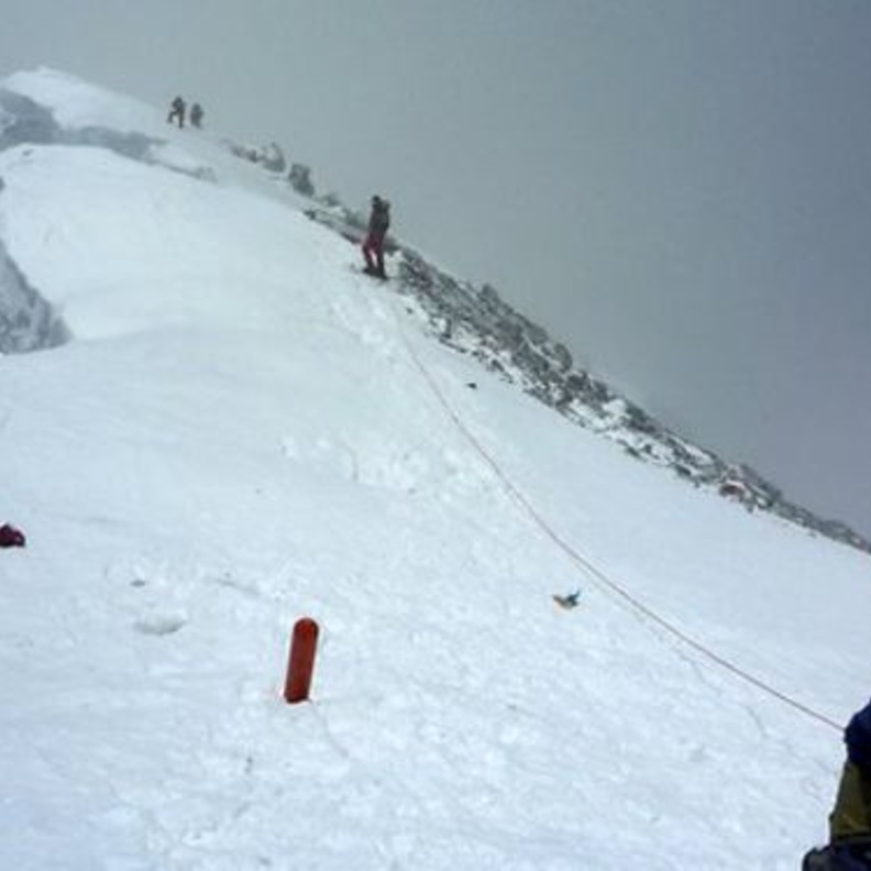 طبيبة سعودية هدفها قمة إيفريست