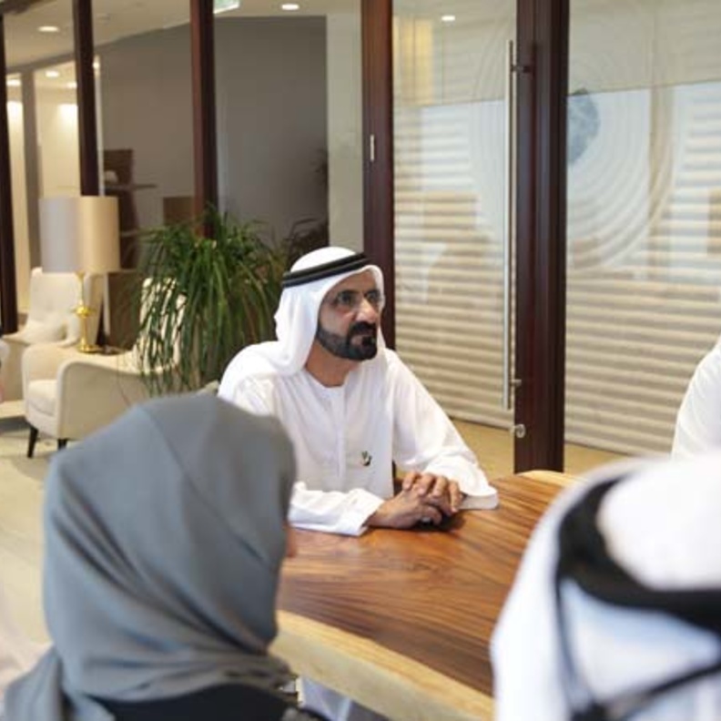 "قائد القرن الـ21 " ..لبناء القدرات وإعداد الكفاءات والقيادات في حكومة الإمارات
