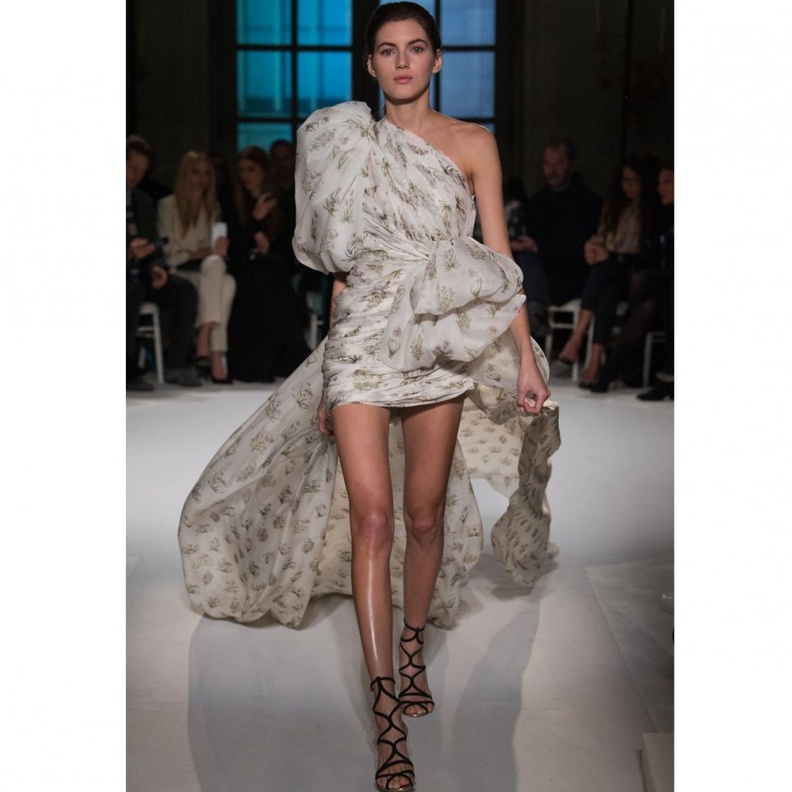 Marchesa فستان ذهبي بقصة الكتف الواحد من