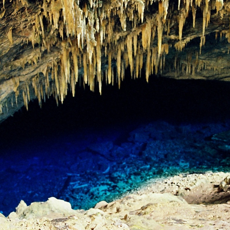 Gruta do Lago Azul