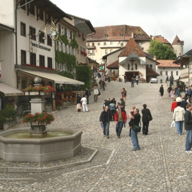 الساحة الرئيسية في Gruyeres 