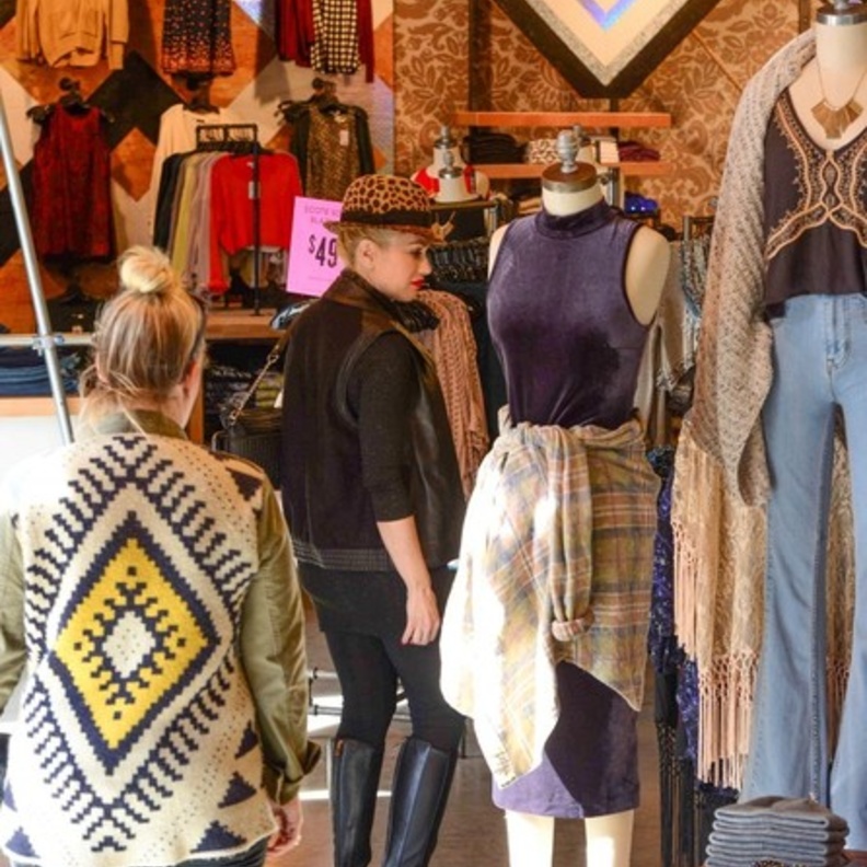 بالصور: غوين ستيفاني تتسوق للكريسماس