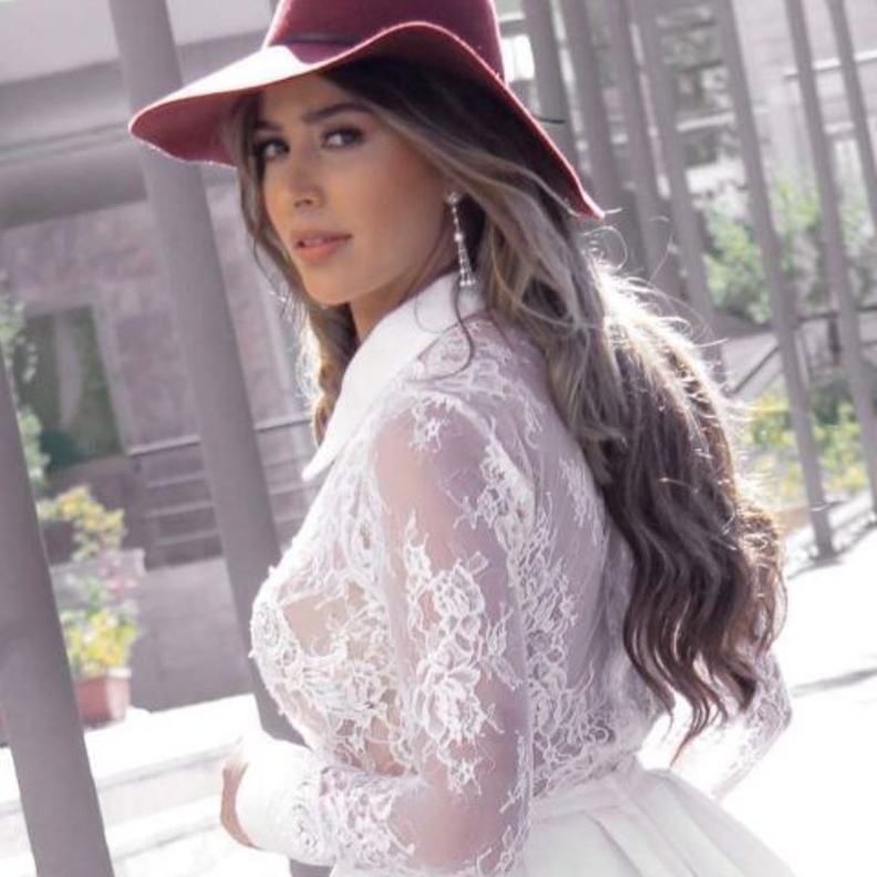 الفنانة المغربية جنات تحتفل بعقد قرانها