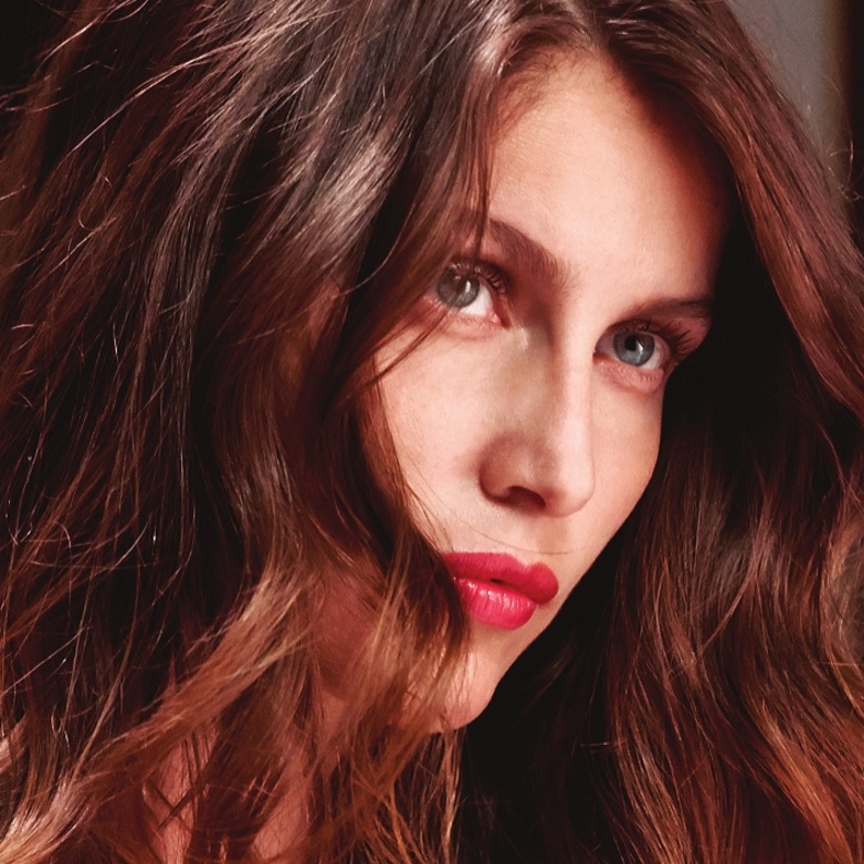 لقاء مع الحسناء الفرنسية Laetitia Casta 