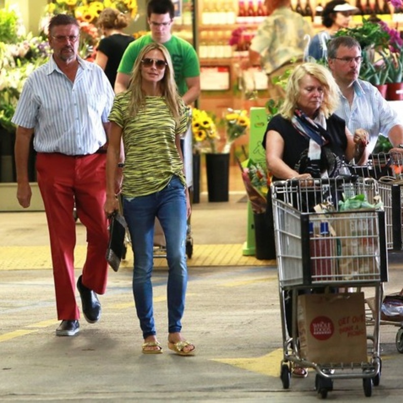 الأنيقة هايدي كلوم تتسوق برشاقة متناهية