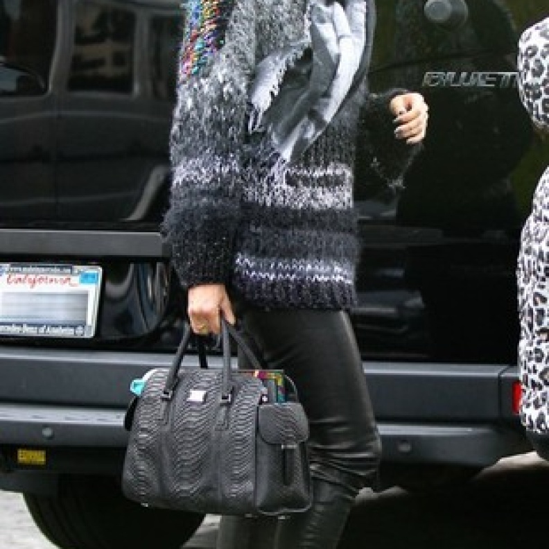 بالصور: هايدي كلوم تتغدى مع عائلتها بالخارج