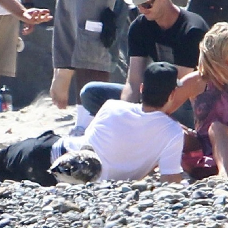 بالصور: هيلاري داف تطلق فيديو جديداً بماليبو