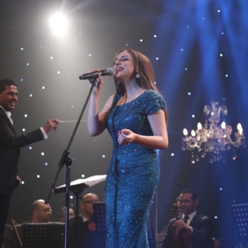 توقف الميكروفون عن العمل خلال غنائها