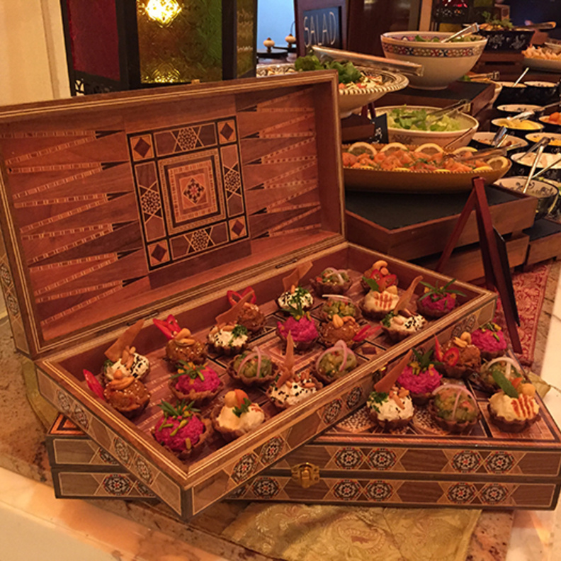 إفطار رمضاني شهي في "كارافان" الريتز كارلتون دبي