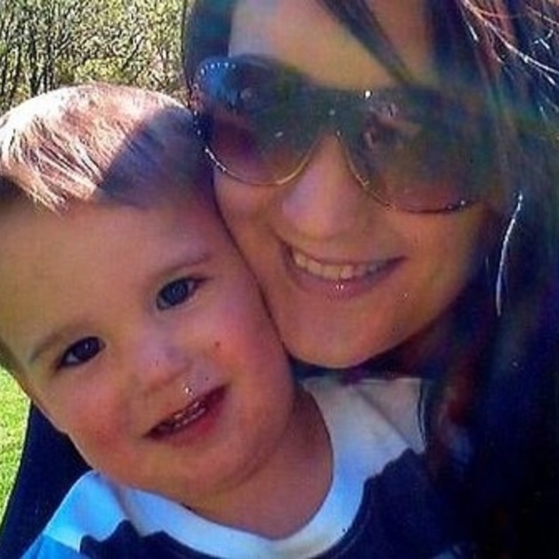 الطفل ضحية فيس بوك