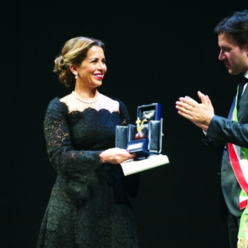 الأميرة هيا بنت الحسين تتسلم الجائزة