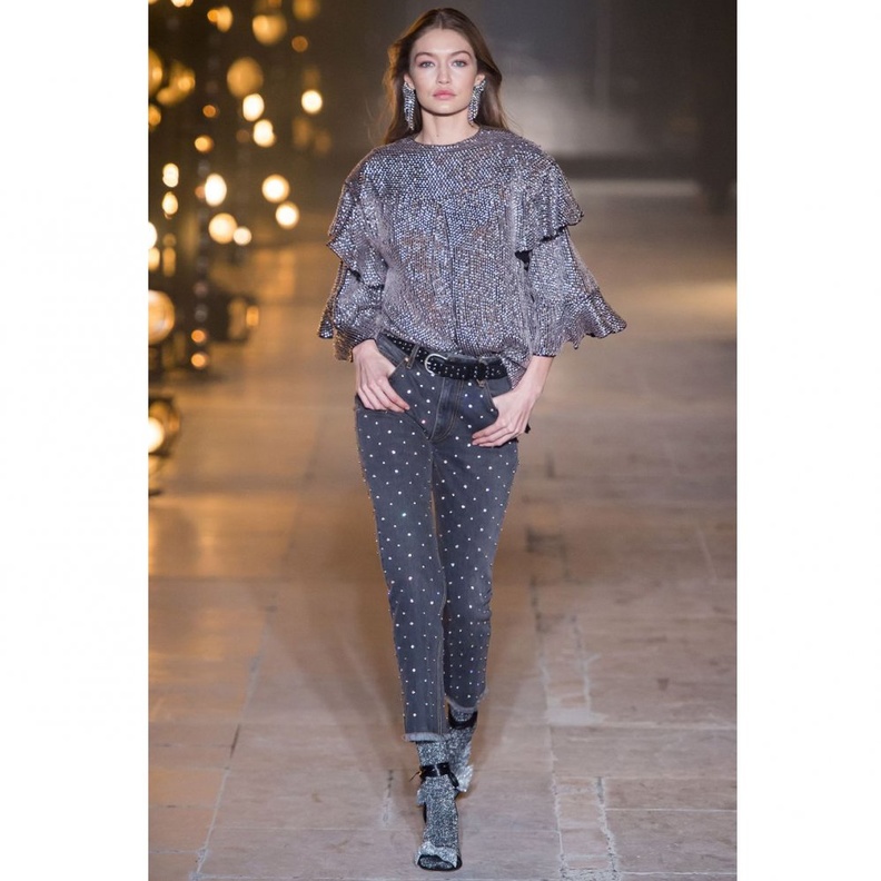 Oscar de la Renta من مجموعة خريف شتاء ٢٠١٧-٢٠١٨ لدار