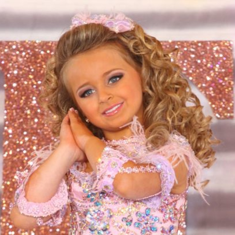 إيزابيلا باريت أغنى طفلة في العالم "بعرق جبينها"