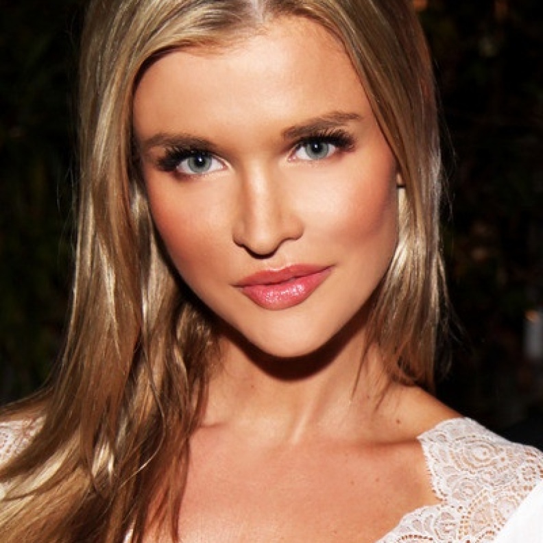 جوانا كروبا تشتري منزلا بميامي 