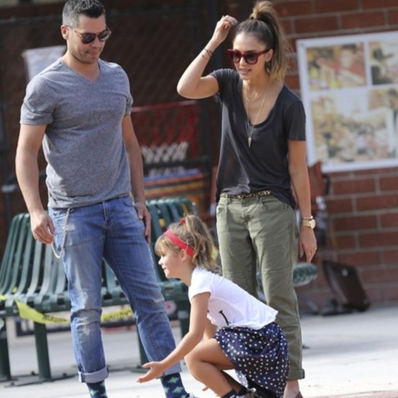 بالصور: Jessica Alba تقضي يوماً عائلياً ممتعاً