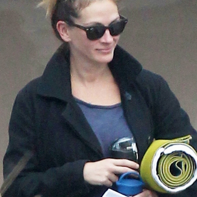 بالصور: جوليا روبرتس تتجول بدون ماكياج