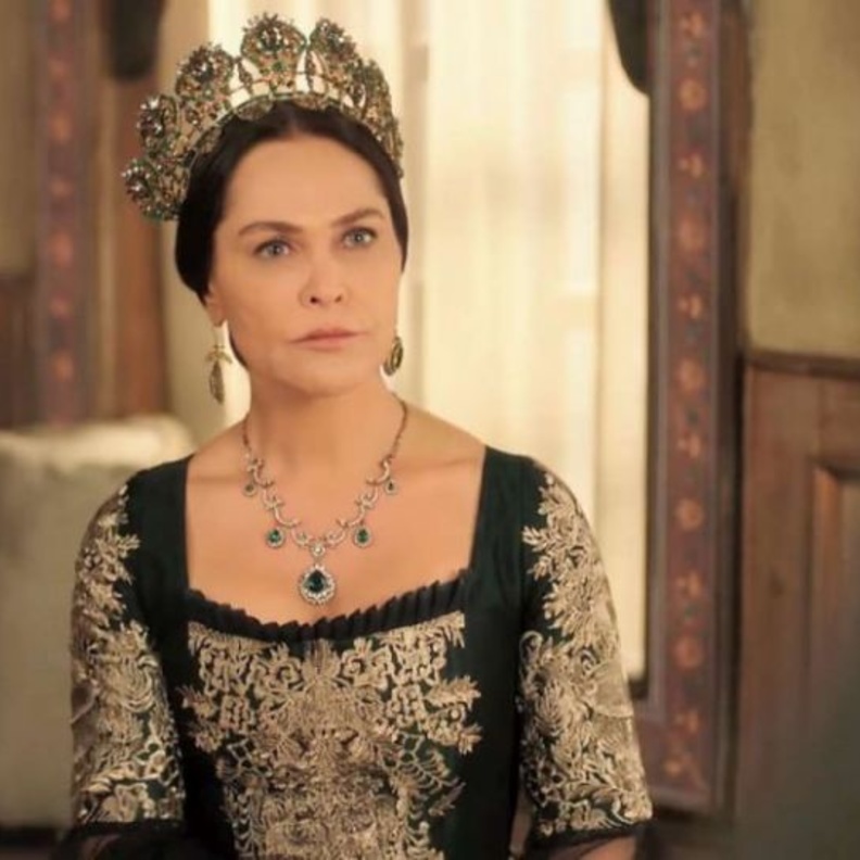 هوليا أفشار