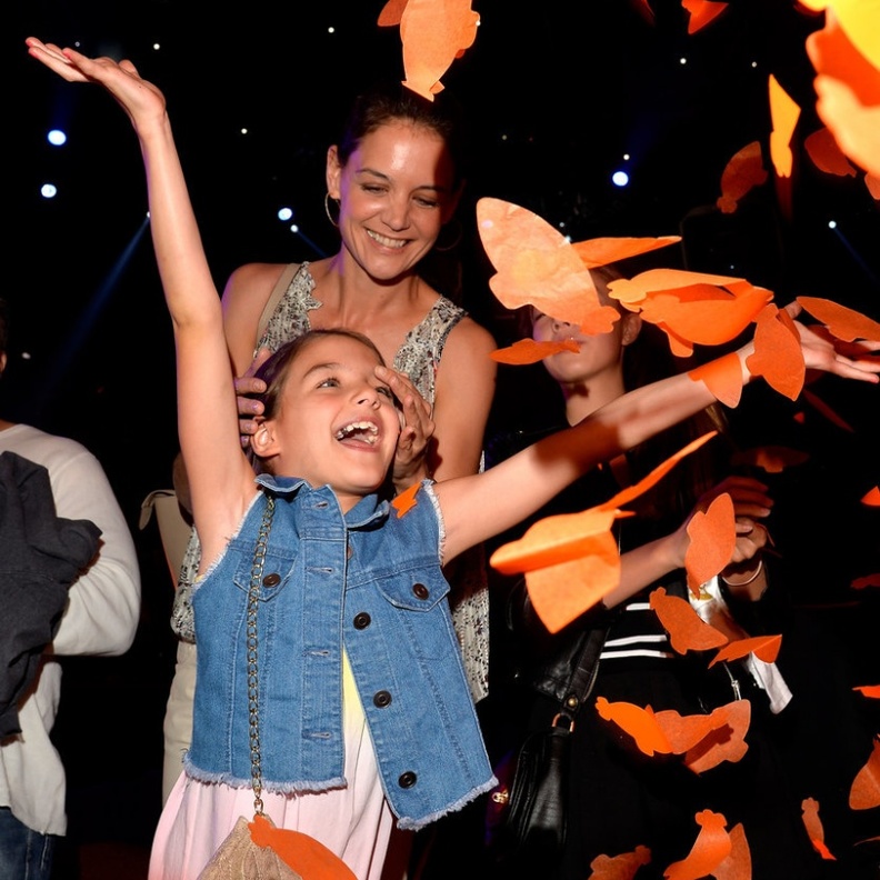 بالصور: كيتي هولمز وابنتها سوري معاً في حفل Nickelodeon