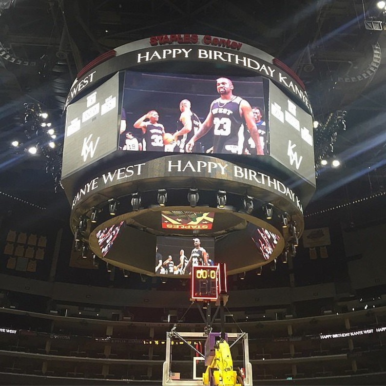 كيم تحتفل بعيد ميلاد كاني بمفاجأة غريبة