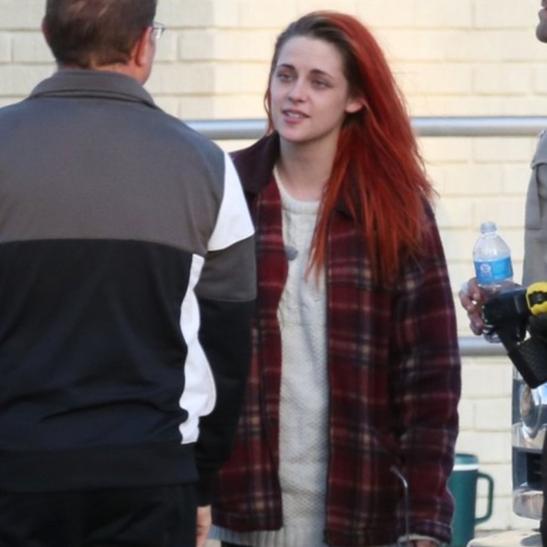 بالصور: كريستين ستيورات تستريح مع فريق عمل American Ultra