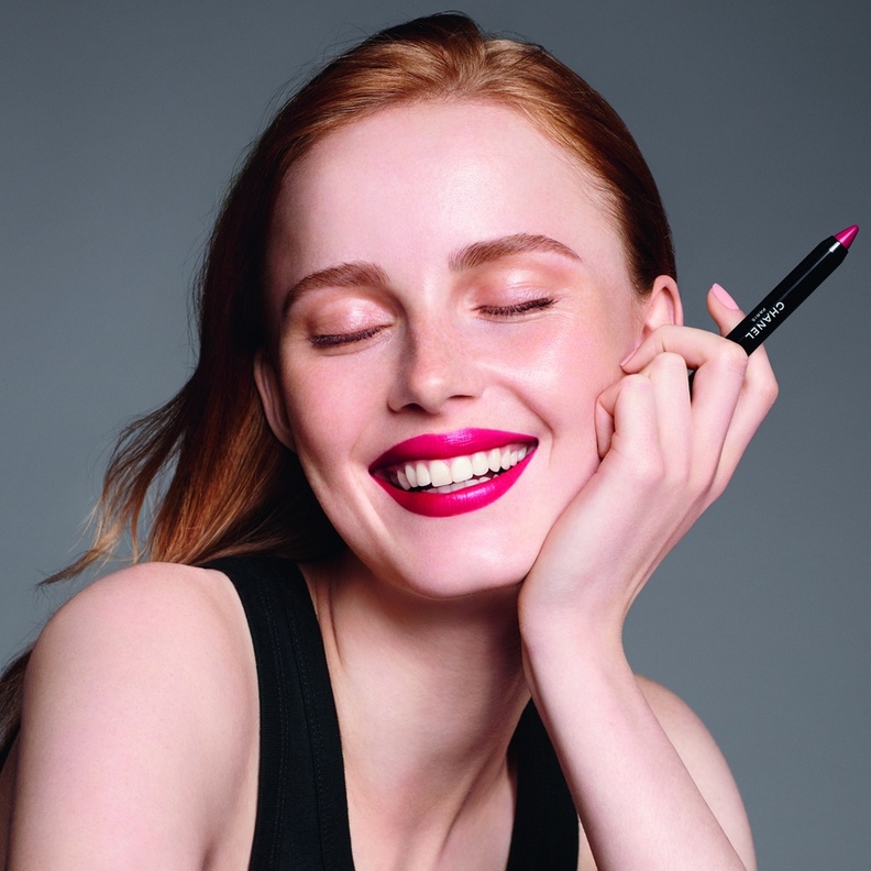 LE ROUGE CRAYON DE COULEUR  من Chanel .. لون حاد ولمسة ساتانية