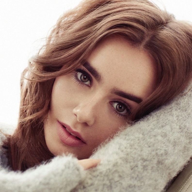 Lily Collins 