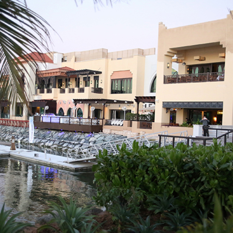 مهرجان الخيال العربي في سوق قرية البري أبوظبي