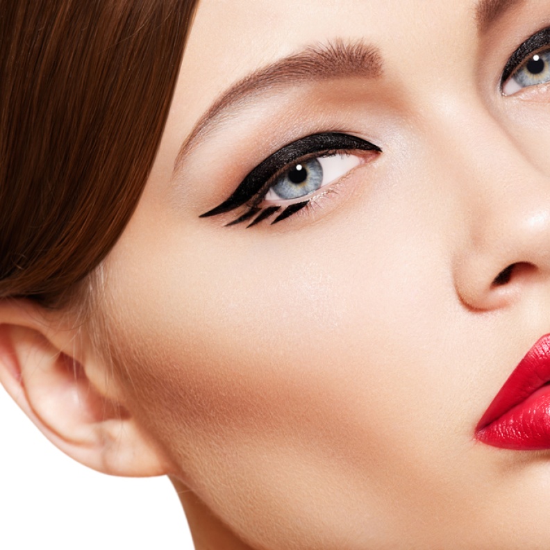 ماذا يحدث حين يلتقي الأسود مع الأحمر في مكياجك؟