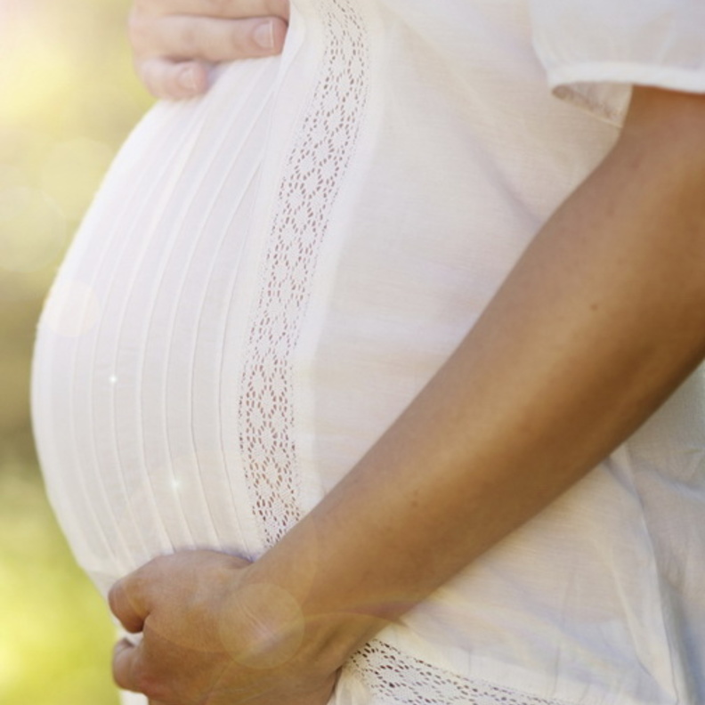 خطوات التخلّص من تشقّقات بطنك أيتها المرأة الحامل