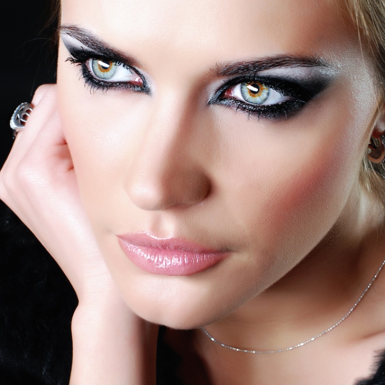 عيونك سموكي بظلال ساحرة وخريفية