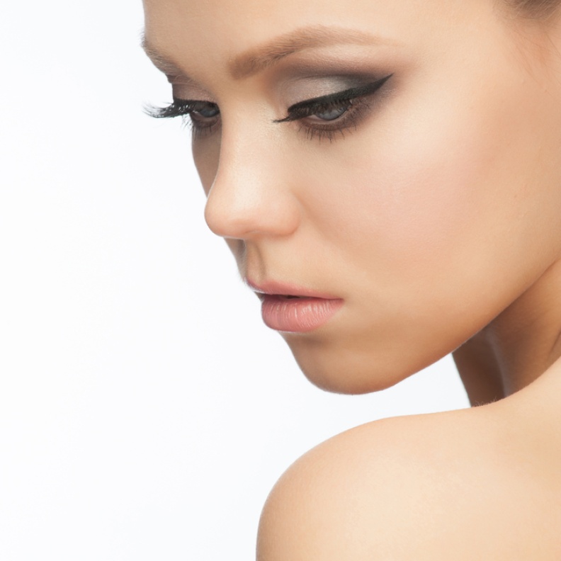 الآيلاينر الأسود لعروس أكثر جرأة وعصرية