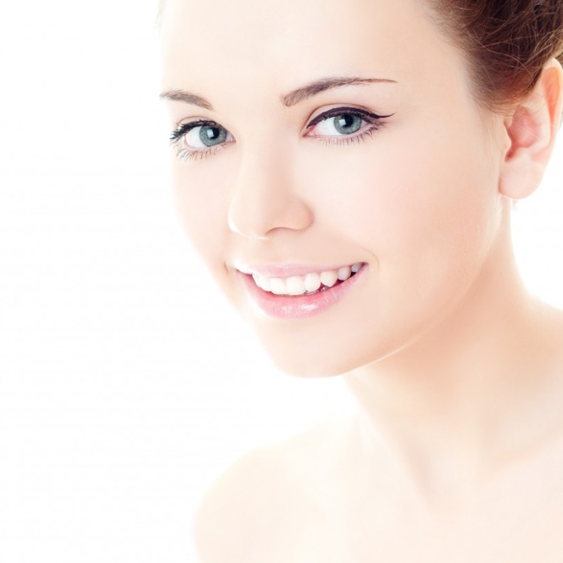 رونق شبابك يبدأ من عنقك