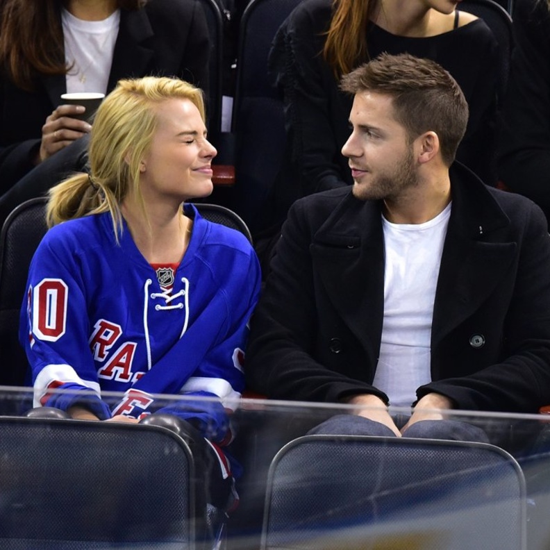  مارجو روبي , توم أكيرلي